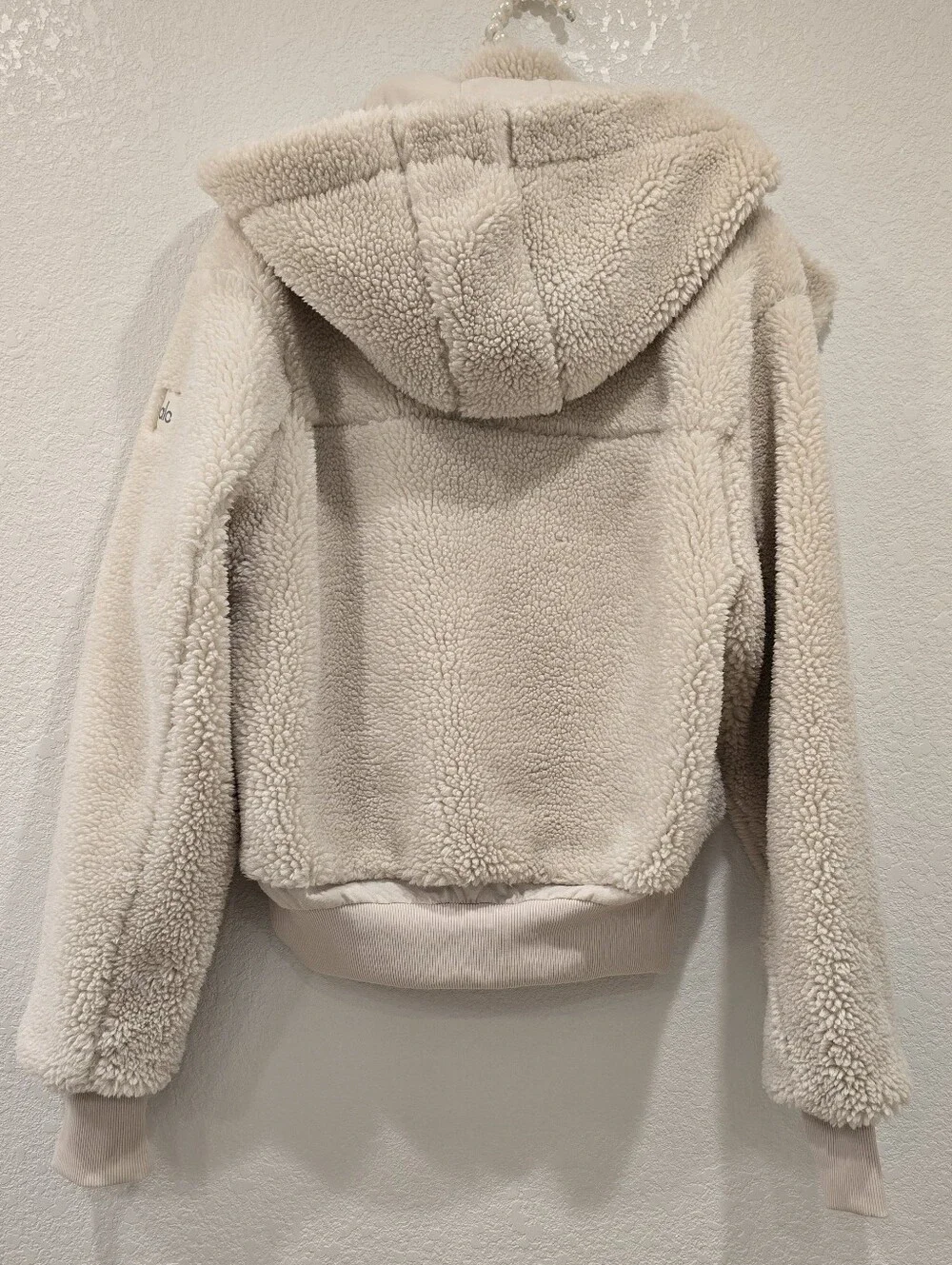 Alo Yoga Foxy Sherpa Jacket - Bone XS